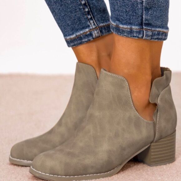 Unbranded Chunky Heel Cutout Ankle Booties Size 39 or 8 1/2 - Picture 1 of 6